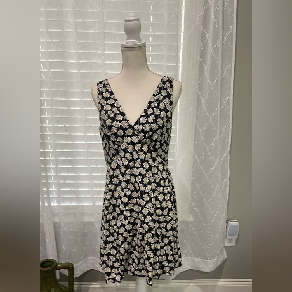 GAP Black and White Sleeveless V-Neck Midi Sundress